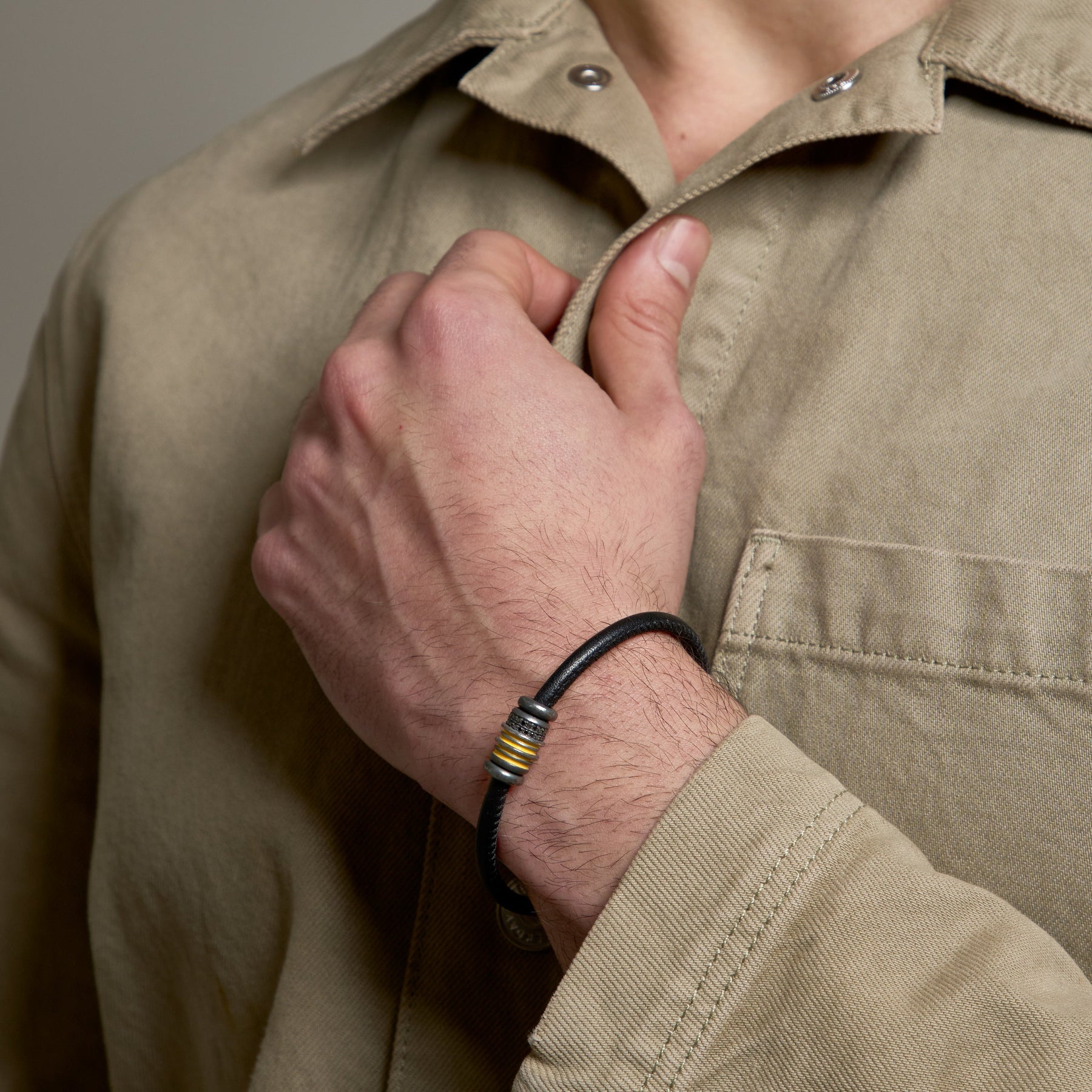 Bracciale ACIES Roller Black Matte con diamanti neri e smalto giallo