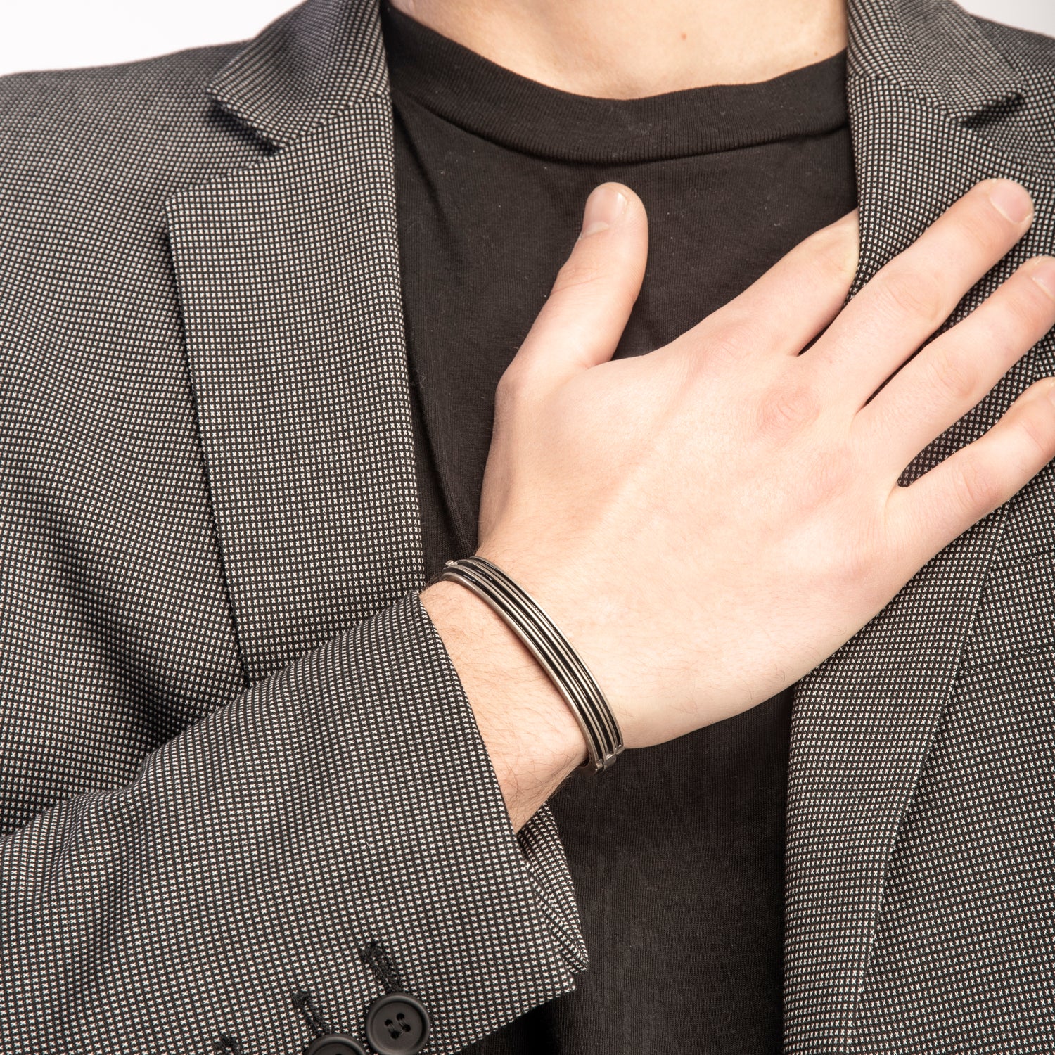 ACIES Bracciale in argento ossidato con smalto nero