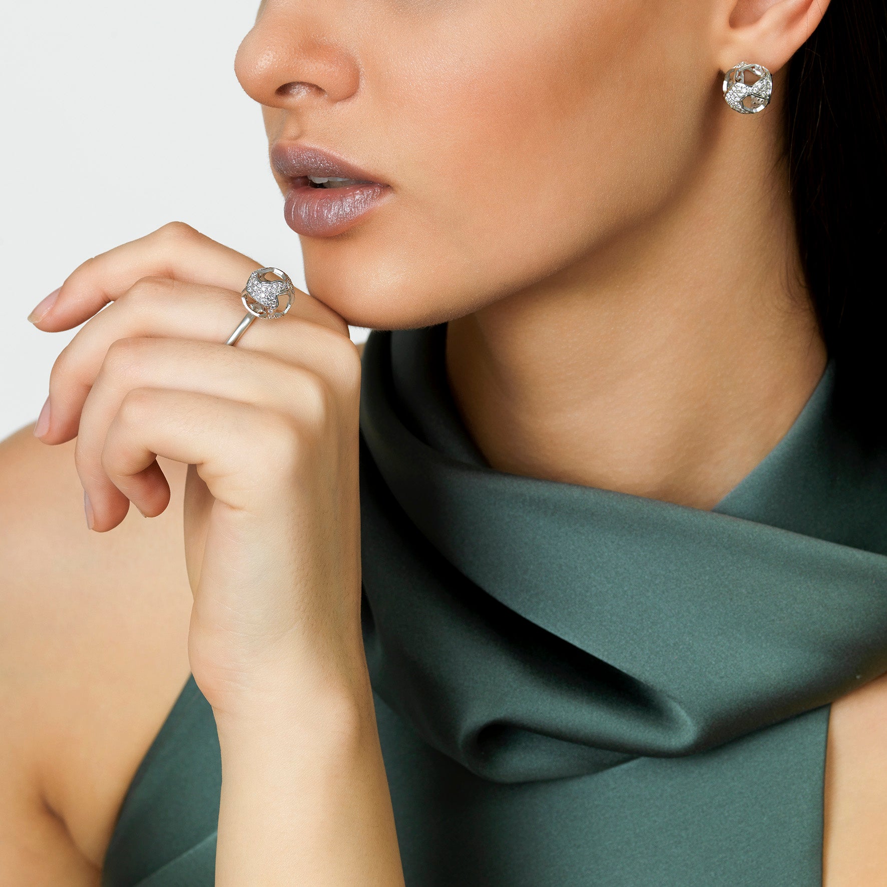 EXPLOSION OF JOY Grand Stud Earrings