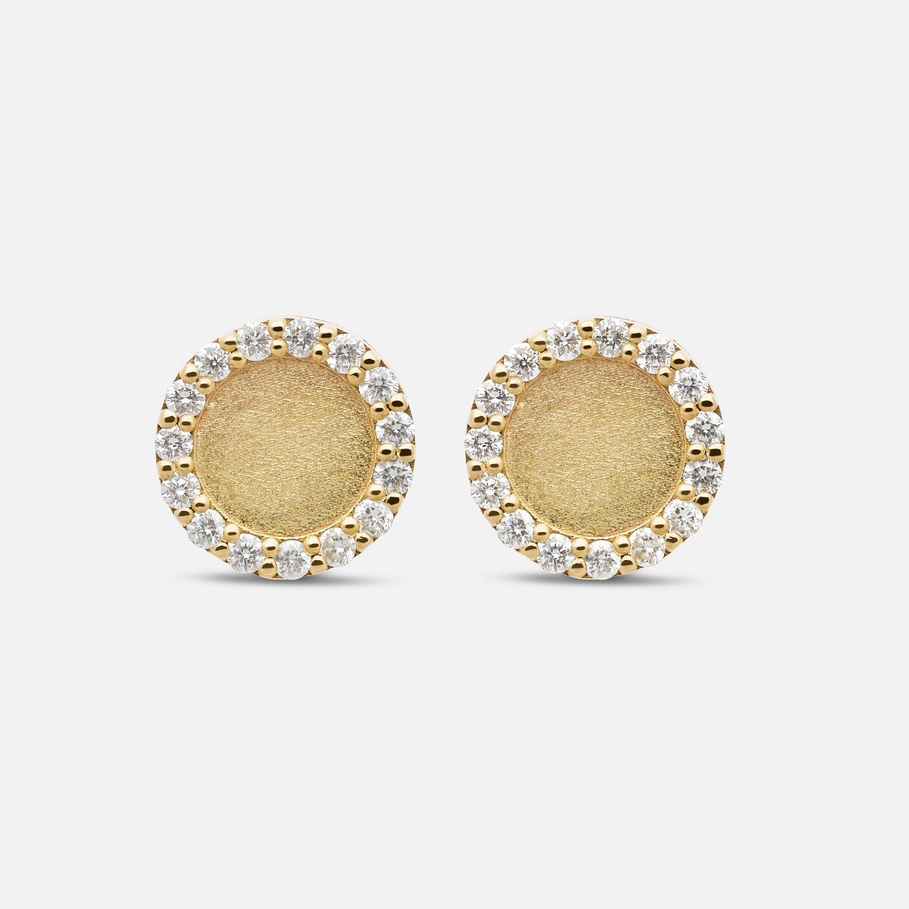Frammenti Halo Stud Earrings in 18K yellow gold with circular diamond‑set discs.