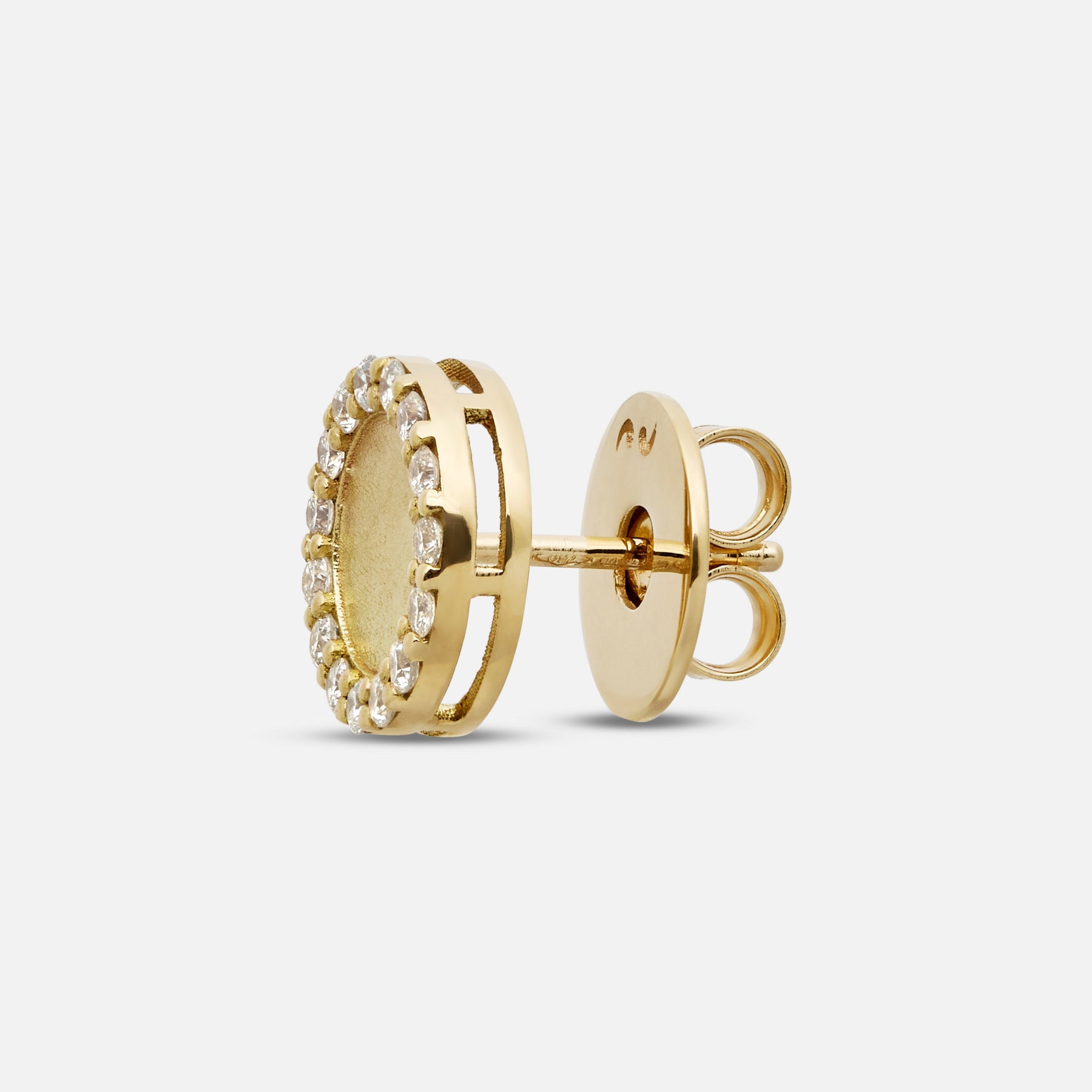 Frammenti Halo Stud Earrings in 18K yellow gold shown at angle