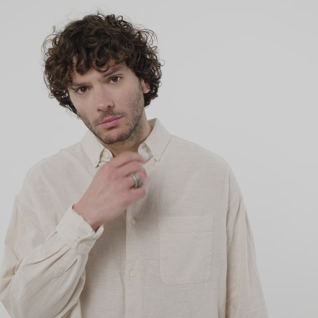 Video of a model wearing Iron Snake Pavé Ring in oxidized silver.