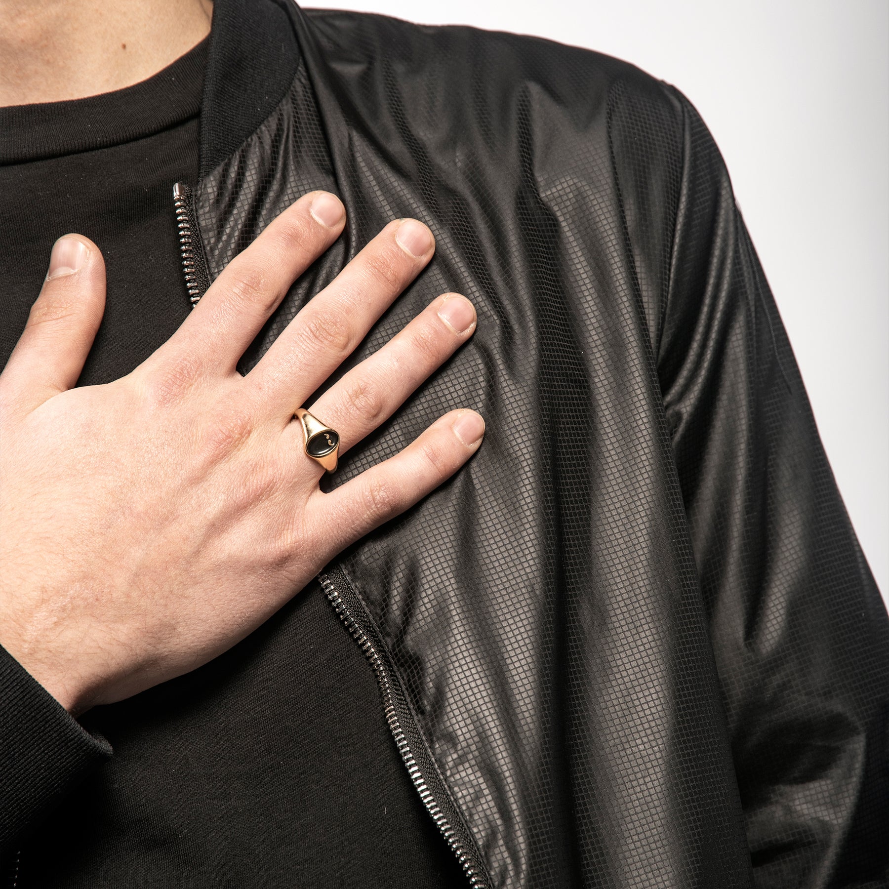 FRAME Black Enameled Signet 18k Ring