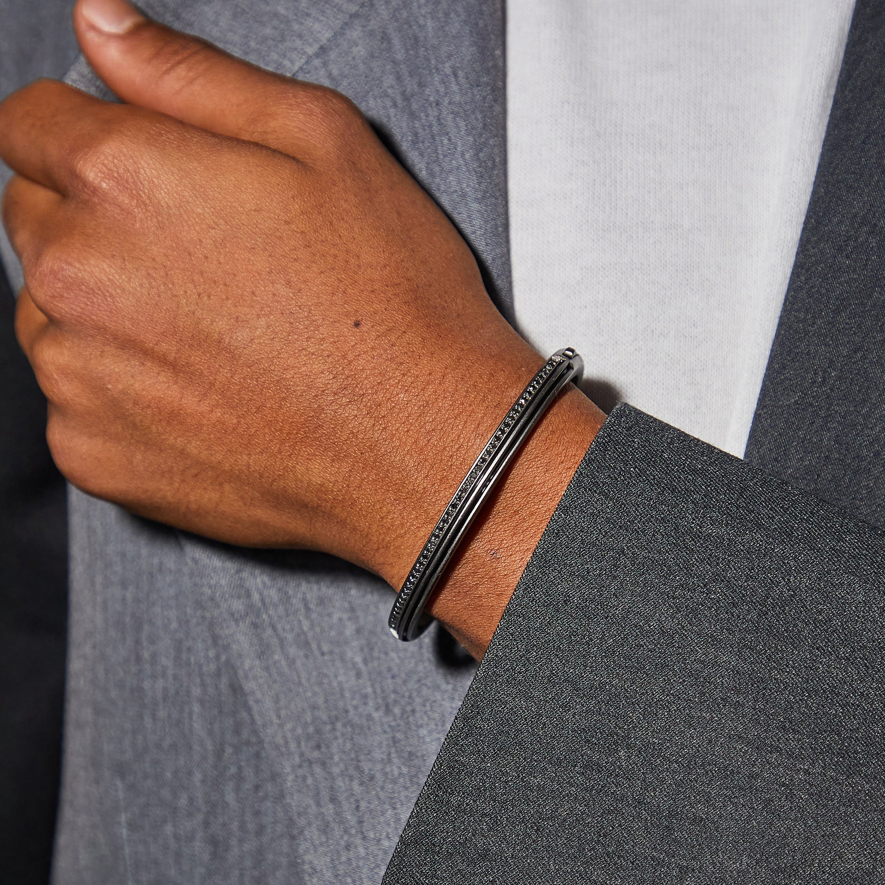 ACIES SLIM GEMSTONE CUFF