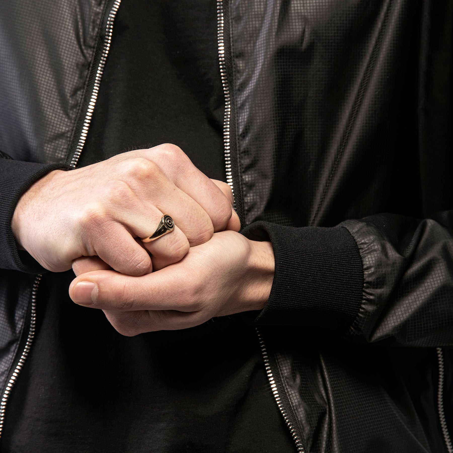 ACIES Ipnotic Signet Ring