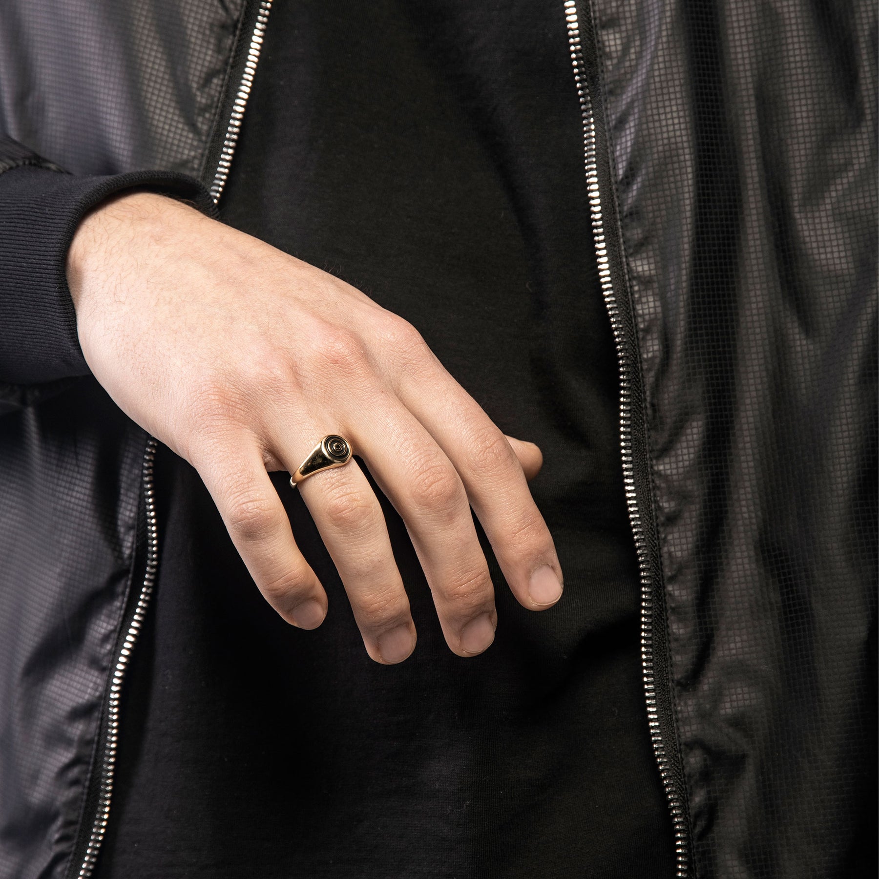 ACIES Ipnotic Signet Ring