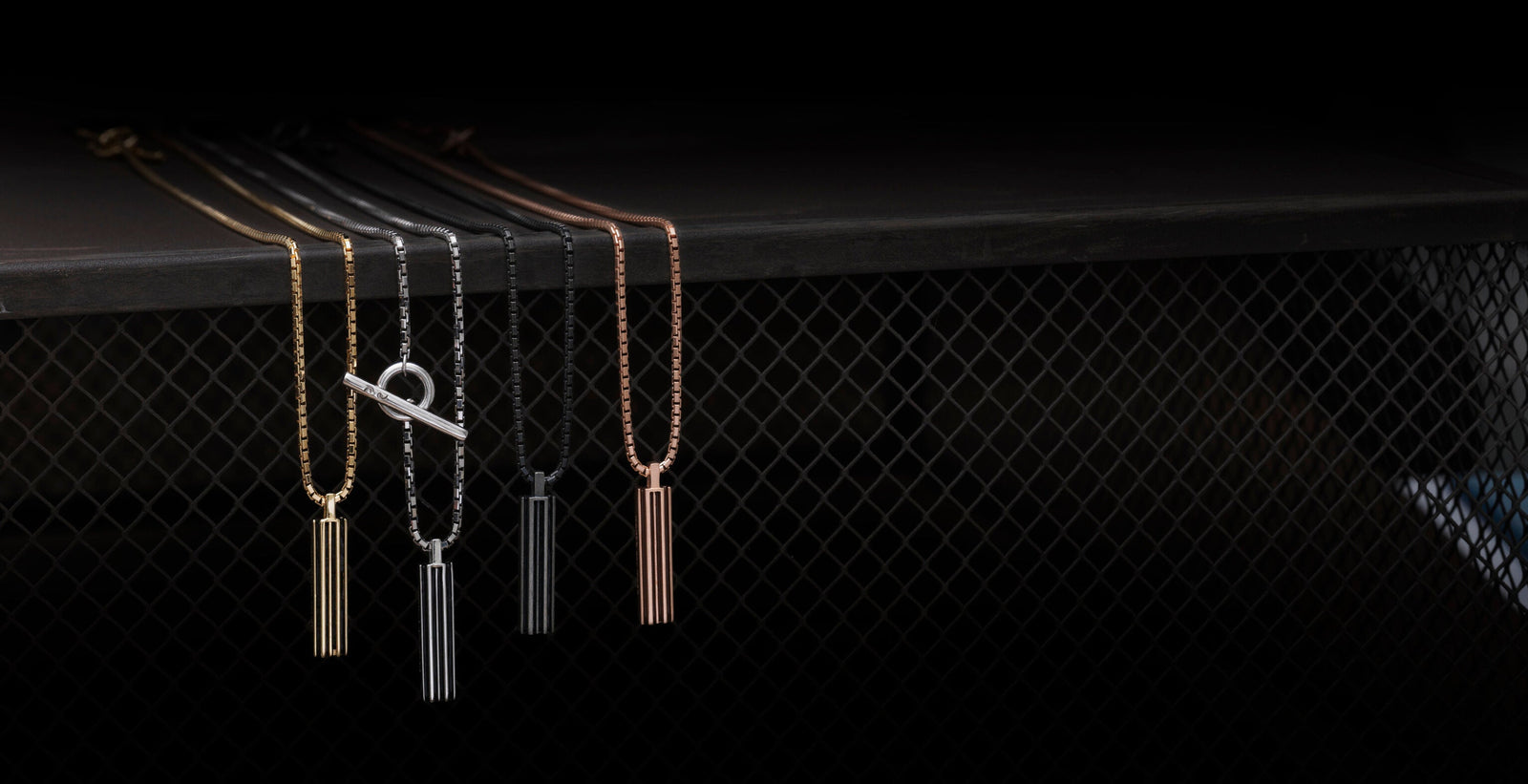 PENDANTS & CHAINS