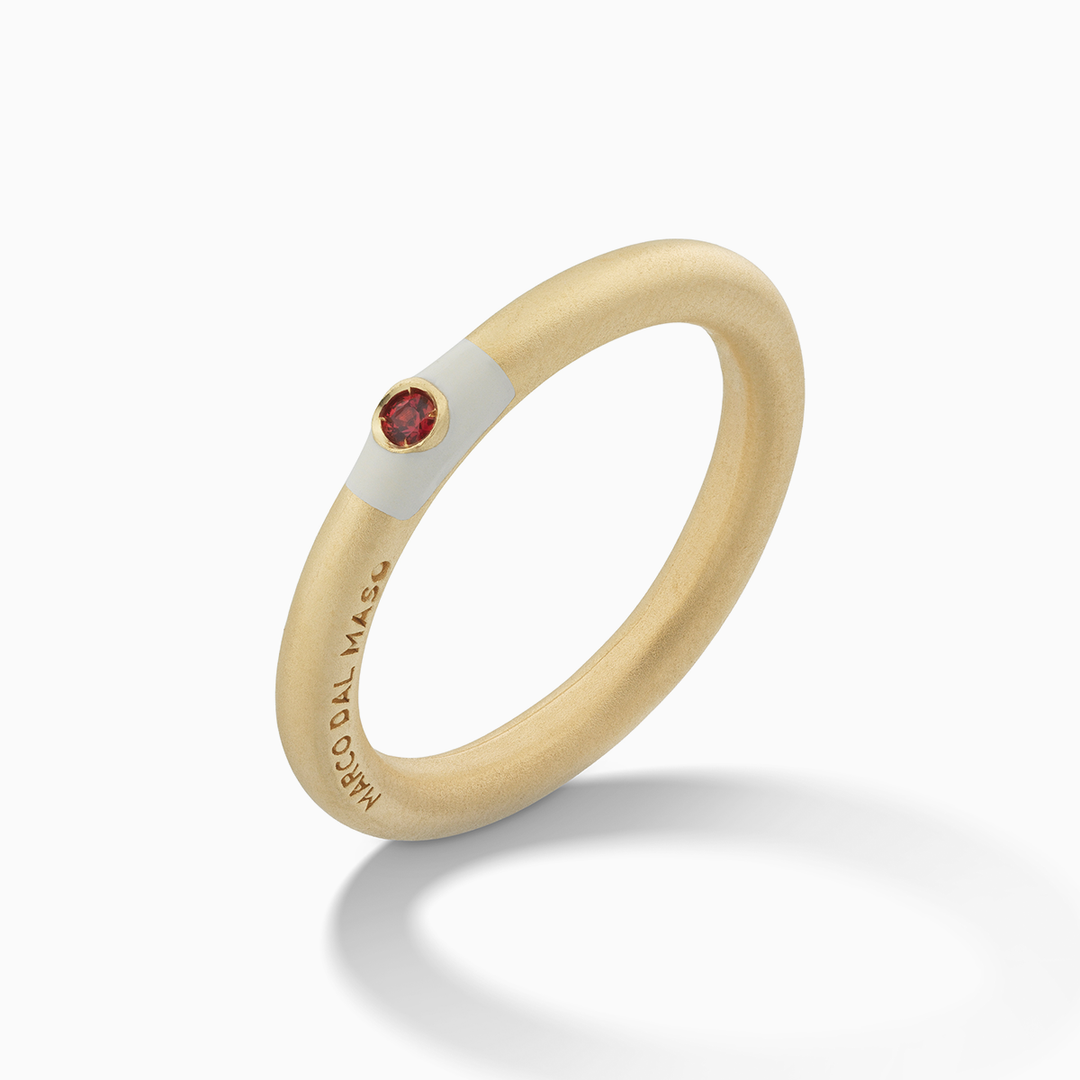 Anello ULYSSES Slick in oro giallo opaco 18 carati, vermeil, zaffiro rosso e smalto avorio