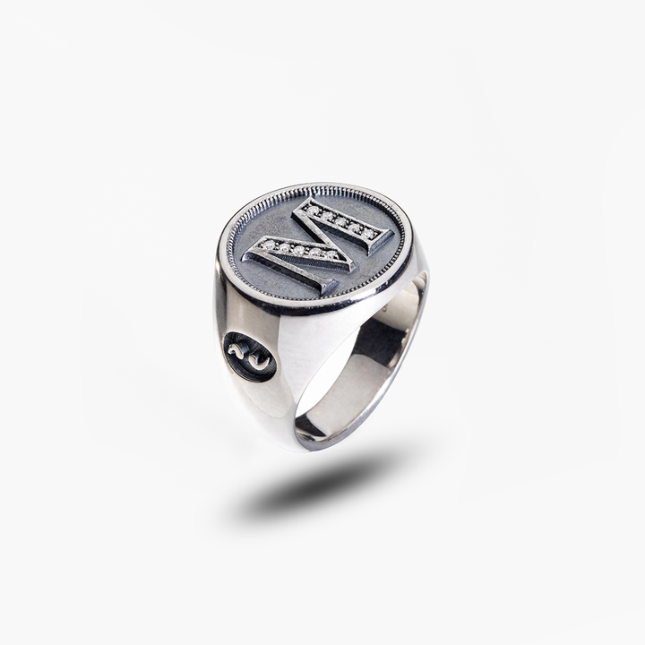 MONETA Silberner Ring mit der Initiale „M“