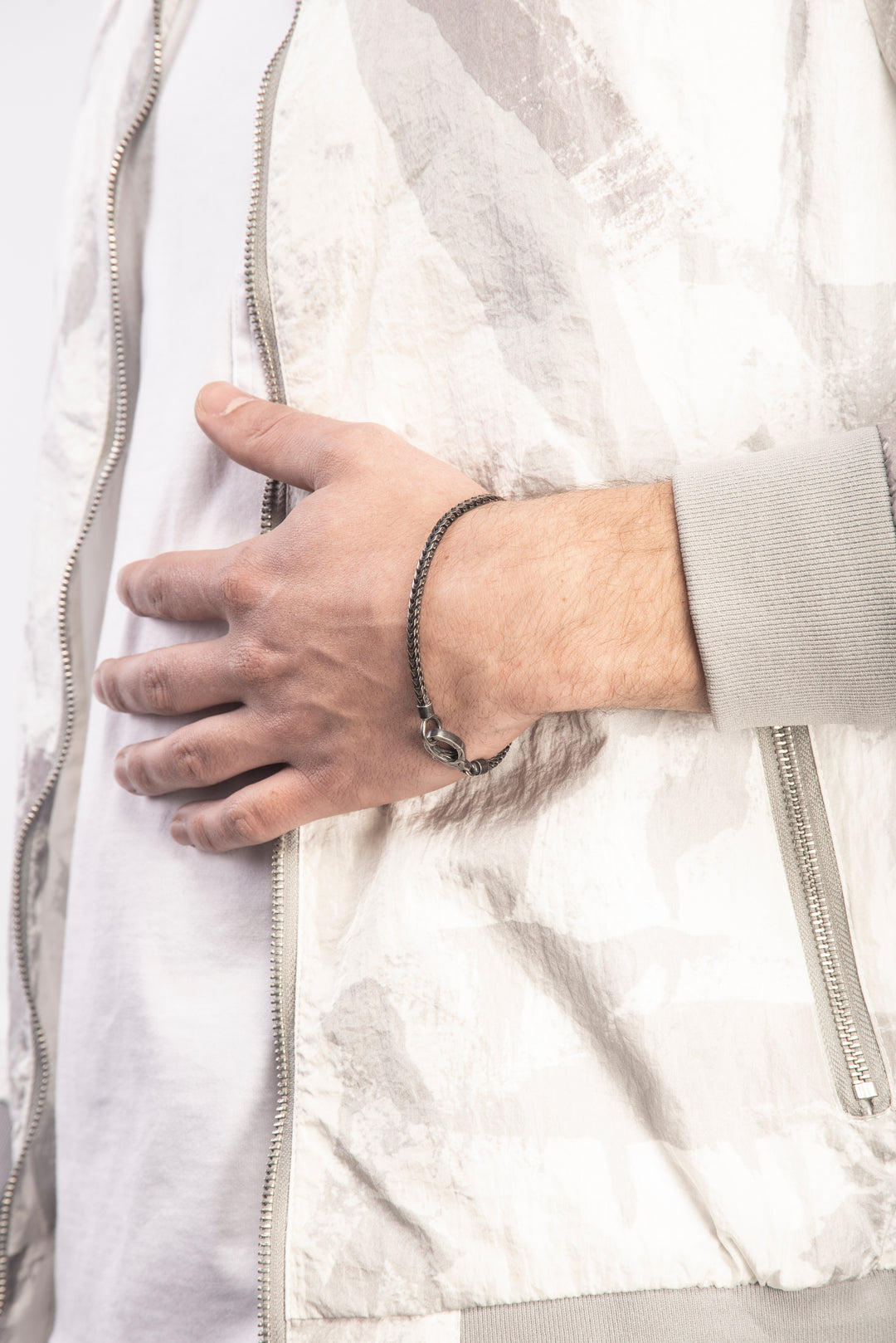 ULYSSES Mesh Bracelet with Oxidized Silver for Modern Appeal-Lifestyle Image