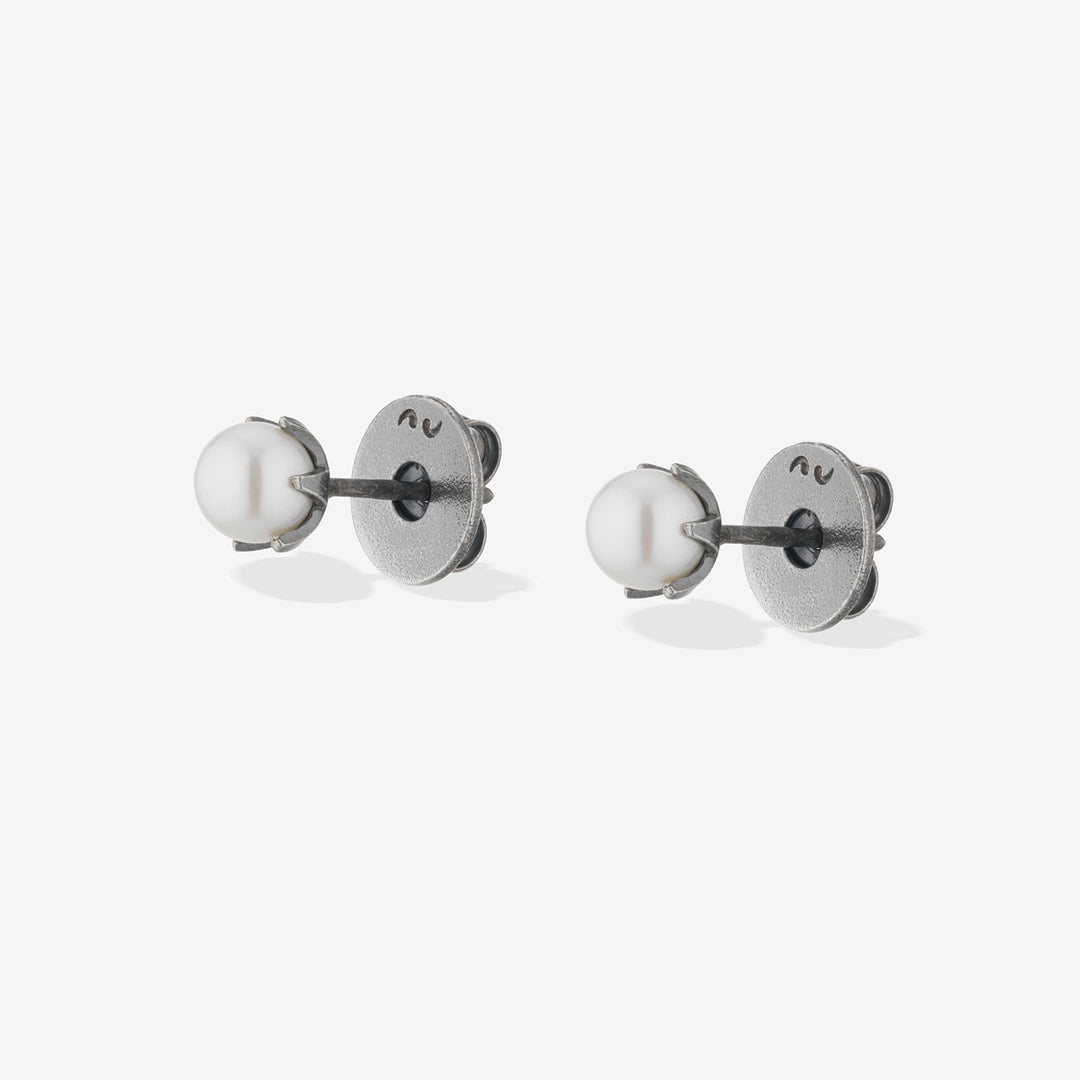 Calyx Mono Mini Pearl Earring