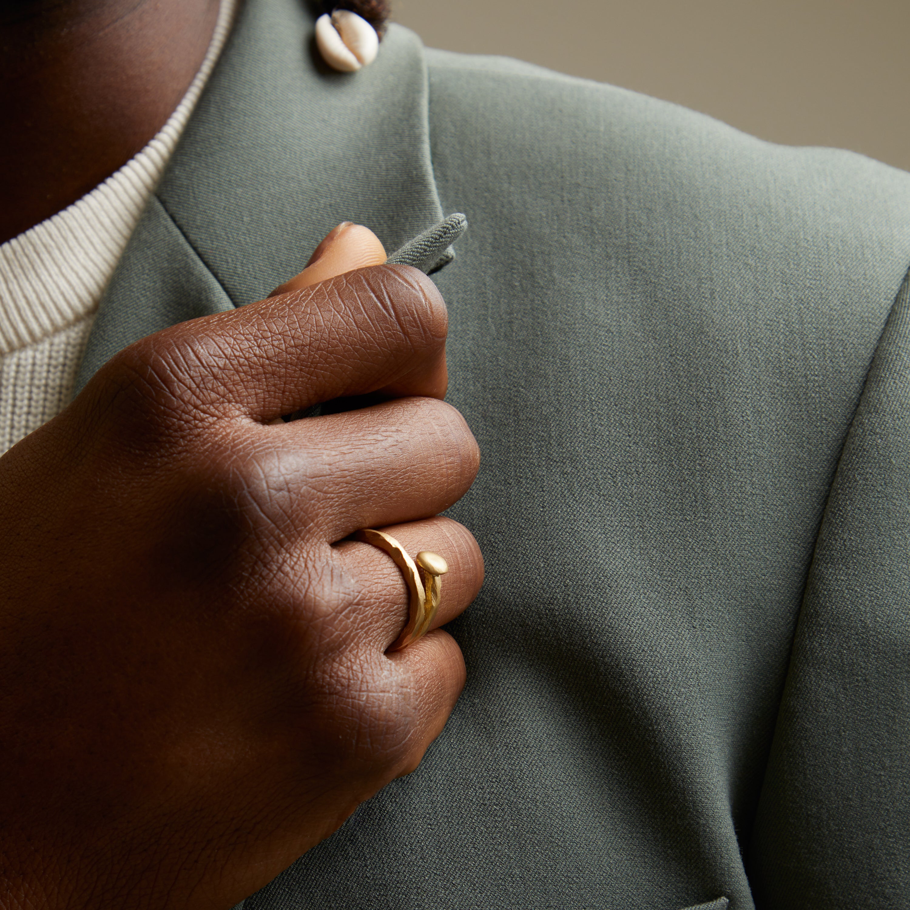 FORGED TRANSCENDENCE Gold Ring in 18K Yellow Gold - Model View