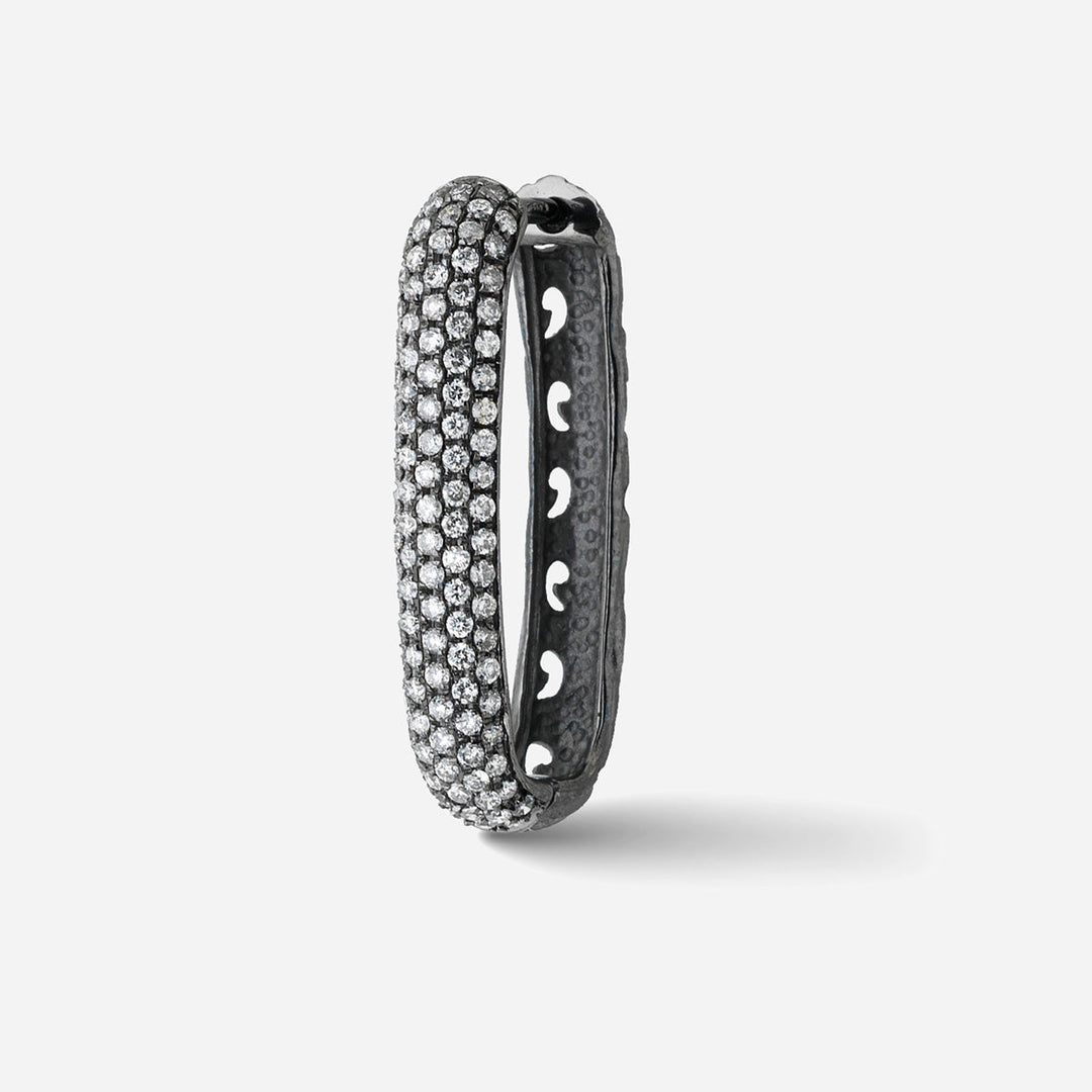 Marco Dal Maso Men Warrior Pavé Column Earring in black with sparkling pavé detailing, showcasing a sleek, modern earring design.