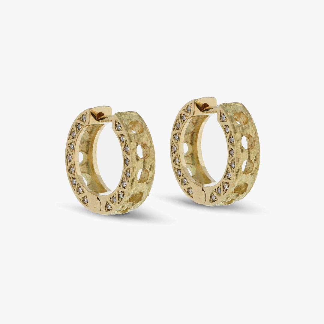 Manawa Single Shark O Earring with Champagne Diamonds