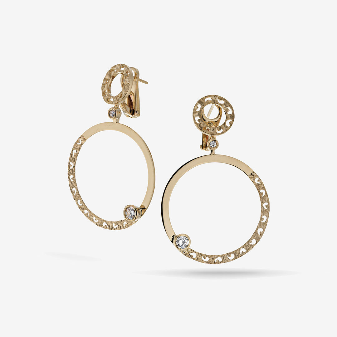 Amaia Hoop Earrings in 18k yellow gold with polished and textured finish and pavé white diamonds