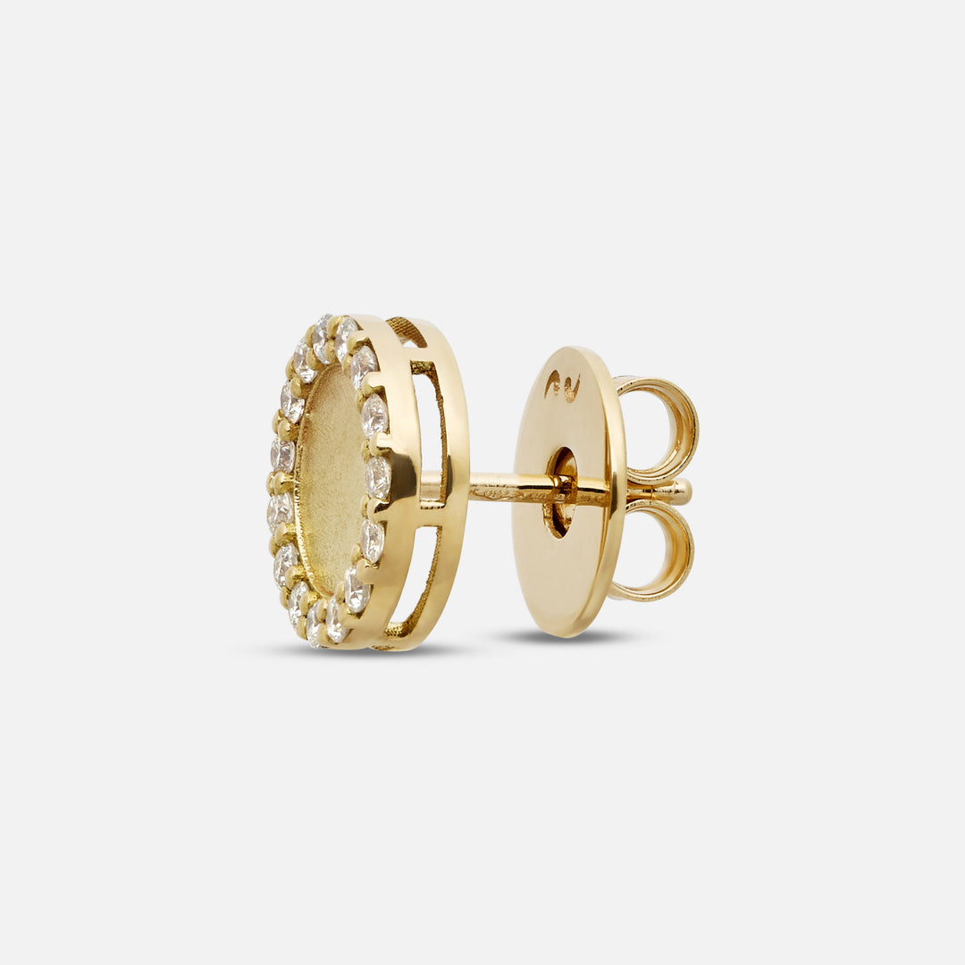 Frammenti Halo Stud Earrings in 18K yellow gold shown at angle