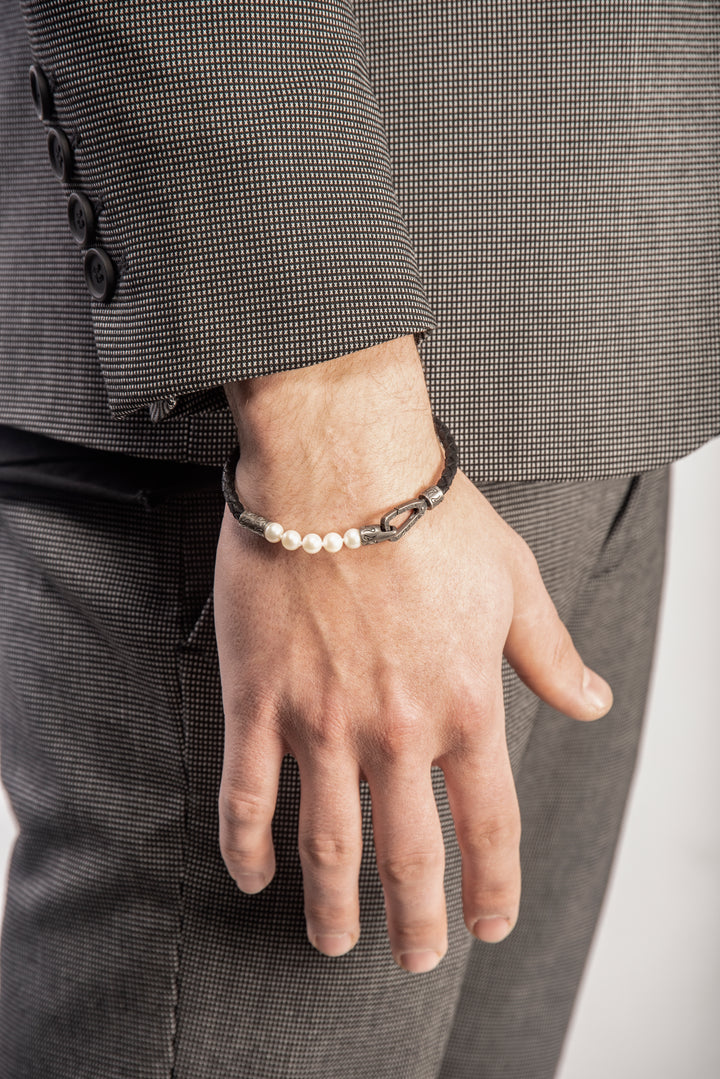 LASH 6 mm Beaded Bracelet, Silver, Pearls, Black Leather-Model View