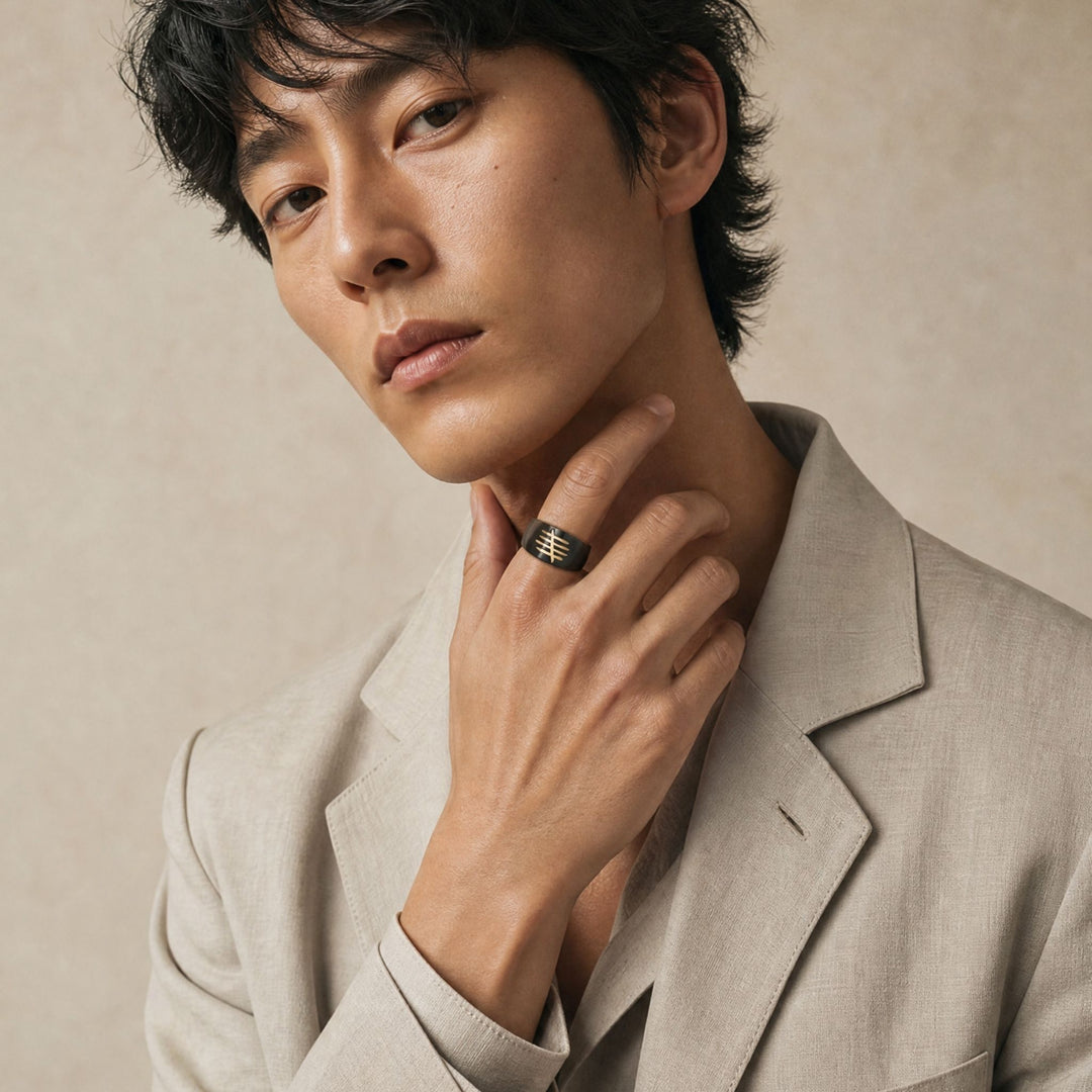 Triumph Legacy Ring in 18K yellow gold vermeil with black enamel worn by a model.
