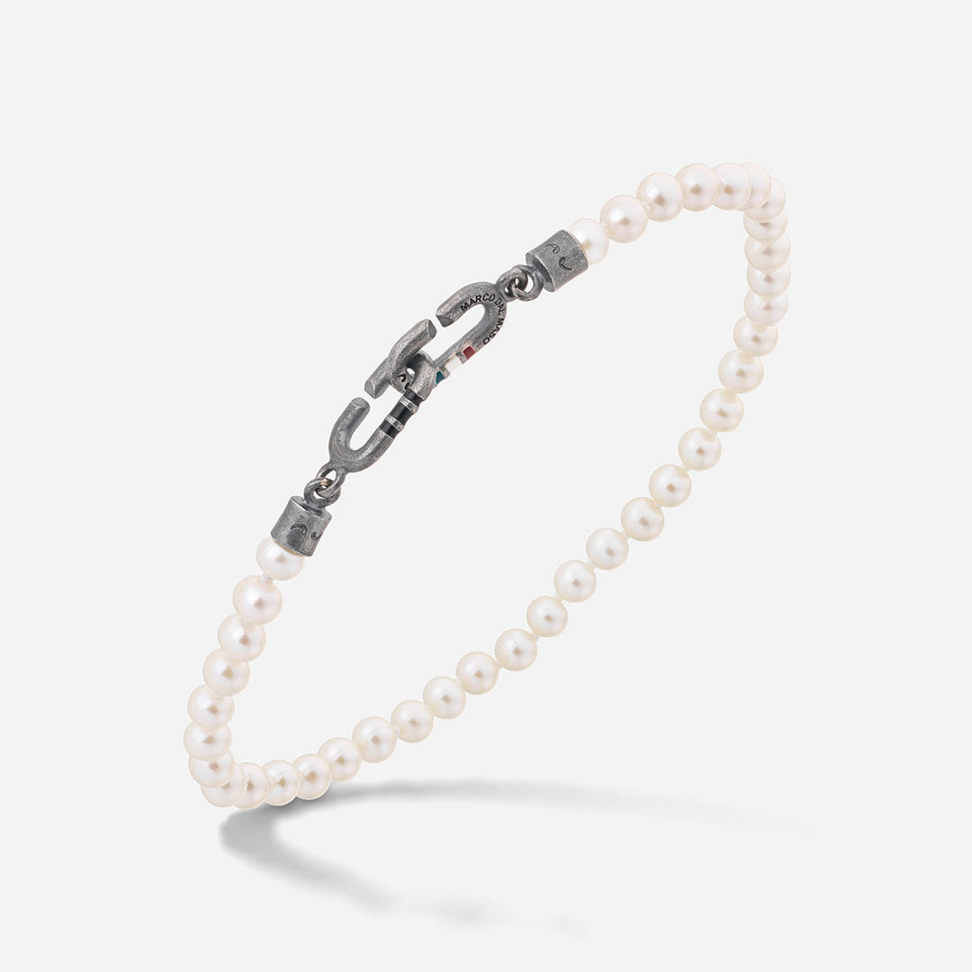 Pearl bracelet in white pearls and silver on a bright background.