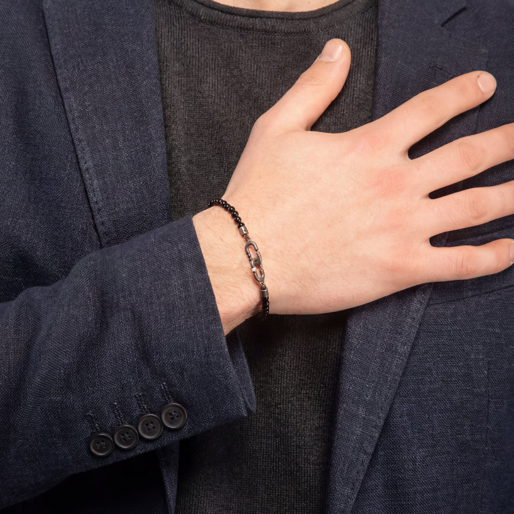 Model wearing the LINK Mini Beads Eternity Bracelet featuring onyx beads